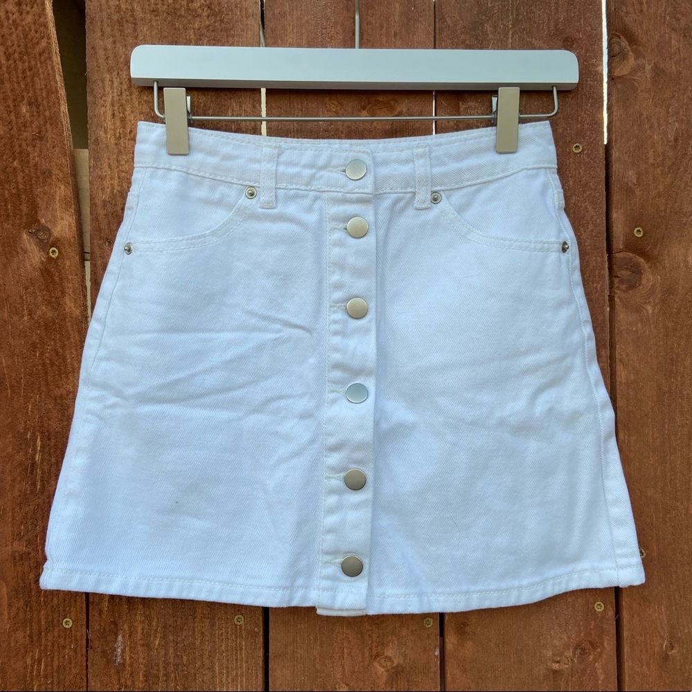 NEVER WORN!!!! White Forever 21 skirt